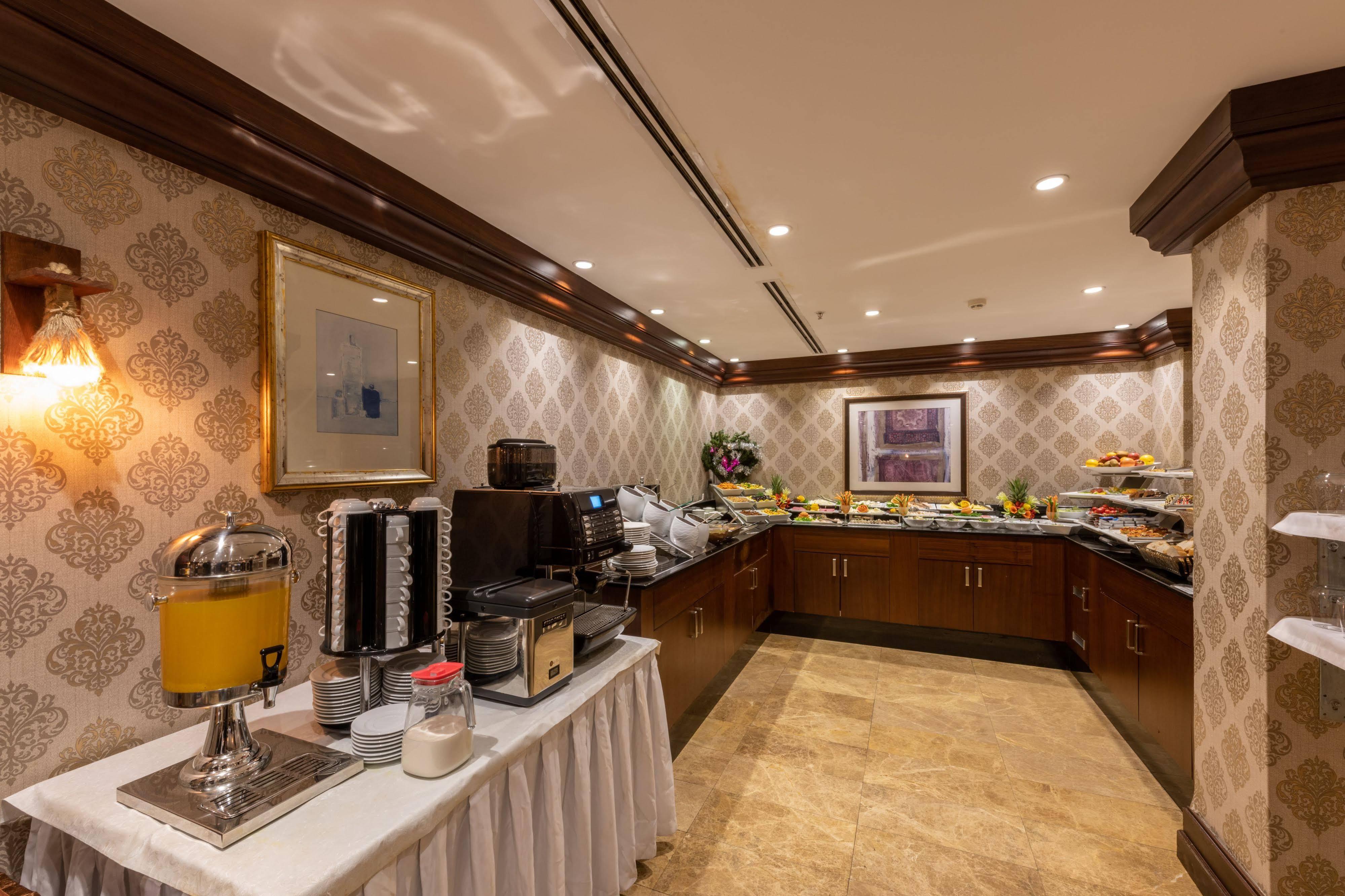 Otel Nova Plaza Boutique & 4*