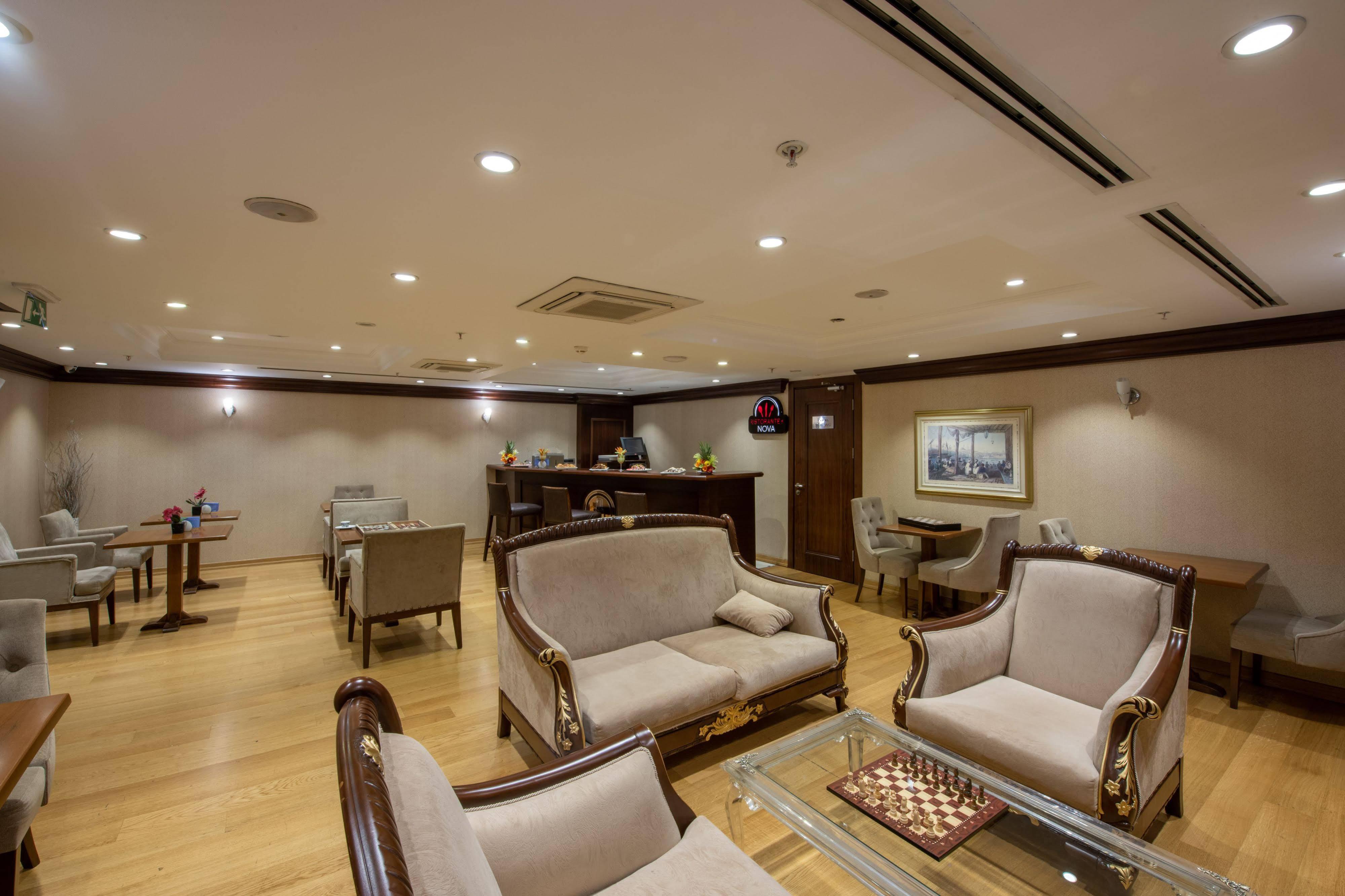 Otel Nova Plaza Boutique & 4*